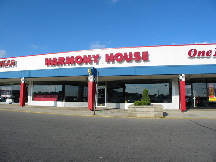 Harmony House Records and Tapes - Lincoln Park - Southfield Rd And Dix - Lincoln Park Shopping Center 2002